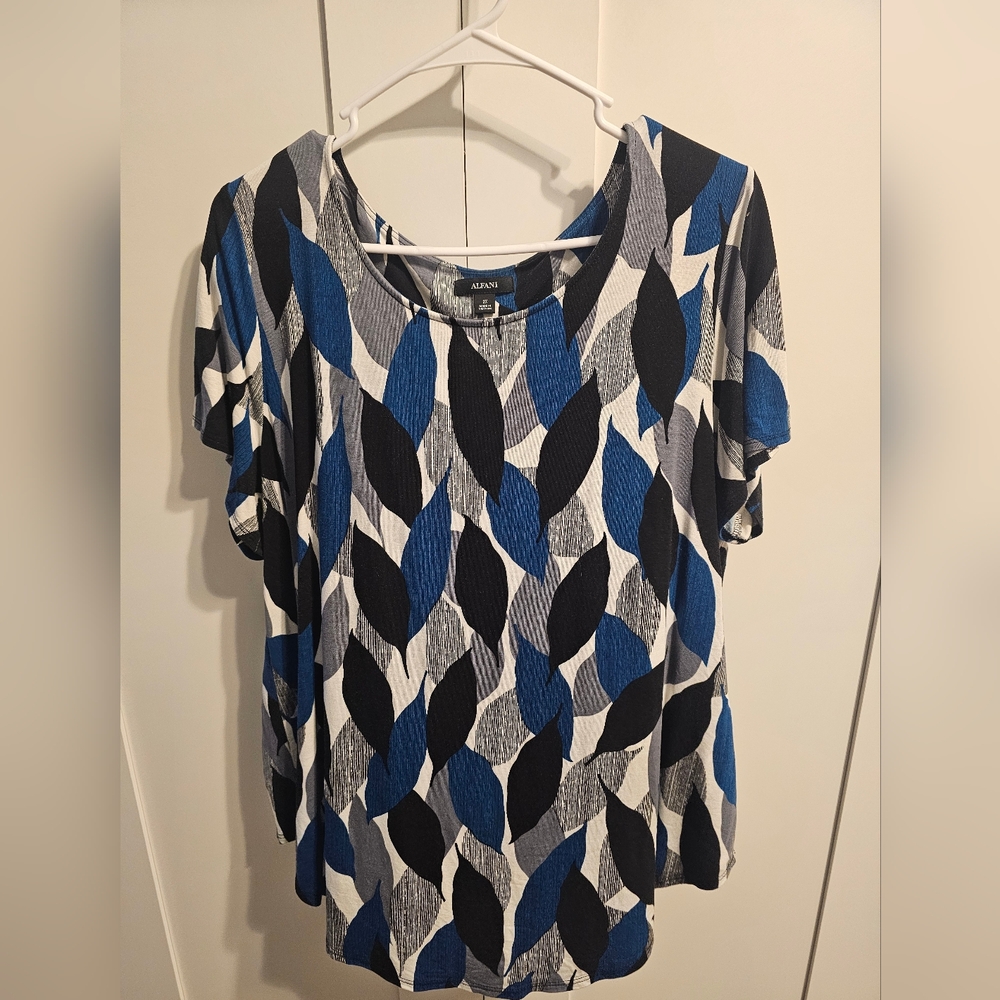 Alfani Women's Short Sleeve Top with Blue and Black Leaf Design 2x
